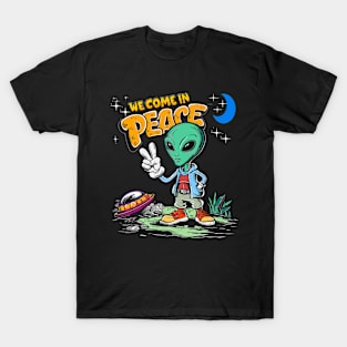 Funny We Come In Peace Cute Alien And Flying Saucer Design T-Shirt